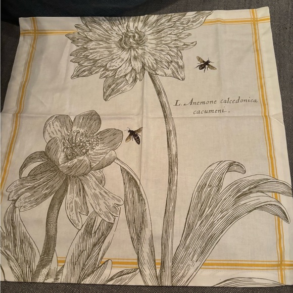 Williams Sonoma Table Napkins (6 included) - Picture 4 of 8